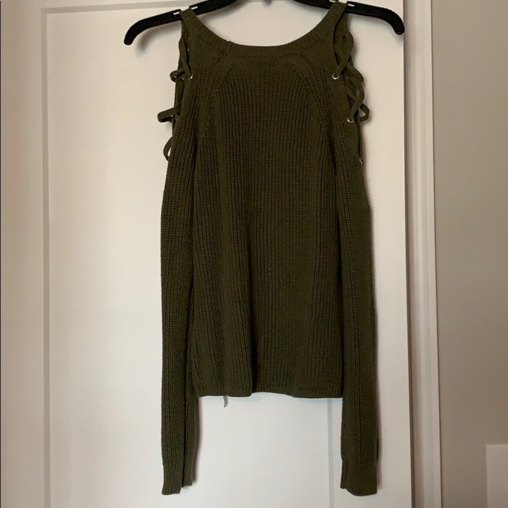 Cold shoulder sweater - Picture 3 of 3